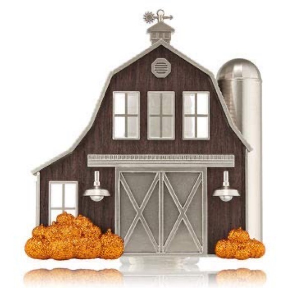 Bath & Body Works Fall Farmhouse Barn Pumpkins Silo Light Up Wallflower Plug In - Picture 1 of 6